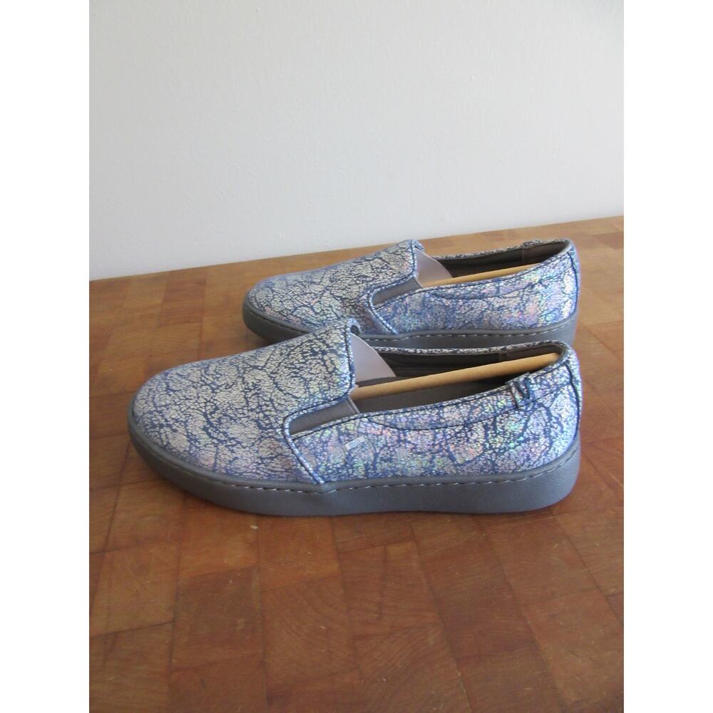 NIB VIONIC Mahoney Avery Pro Blue Metallic 6.5 Slip On Comfort Shoes